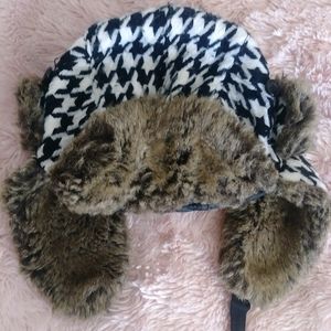 D&Y - Faux Fur Black and White Aviator Hat